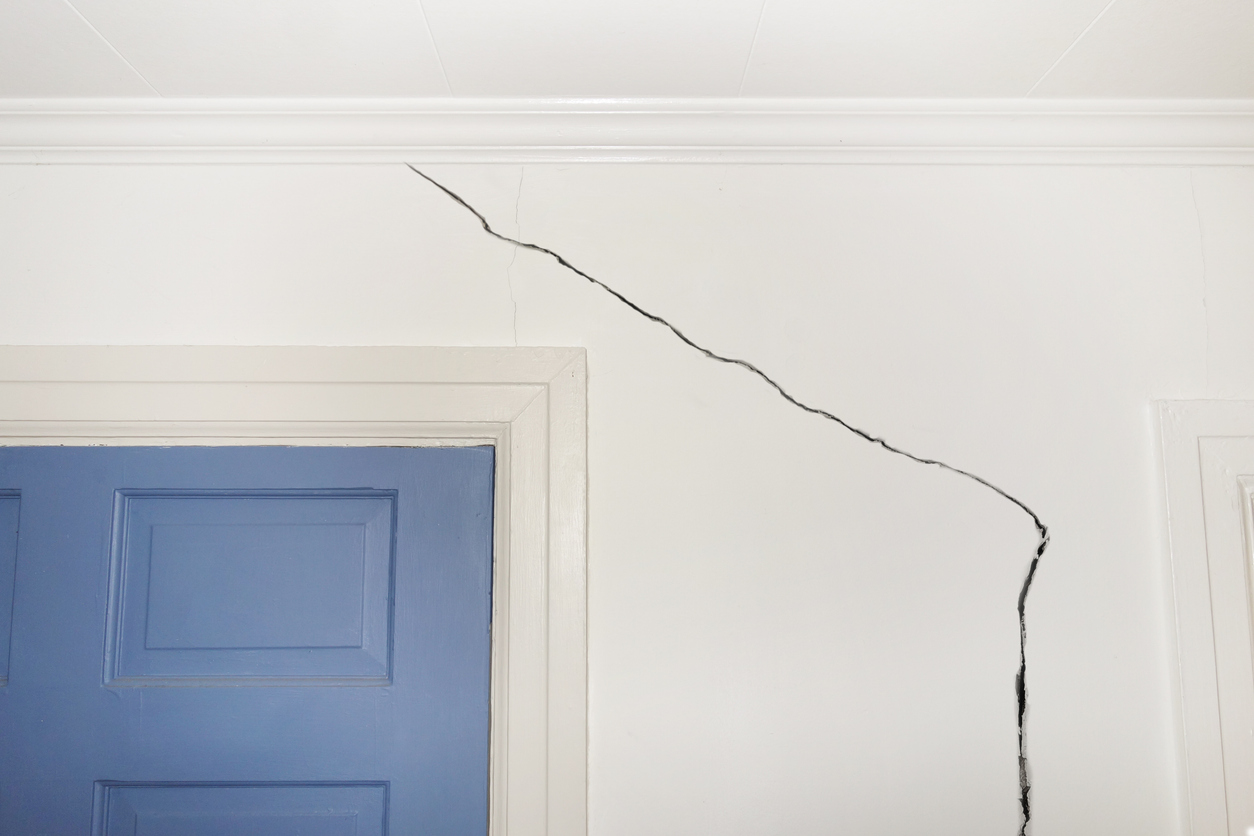 Say Goodbye to Paint Cracks with These Easy Fixes!